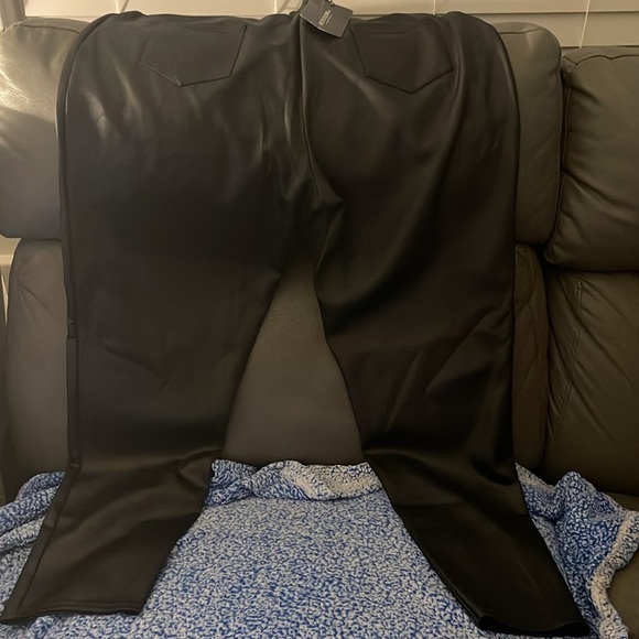 Faux leather leggings from PrettyLittleThing - Picture 2 of 2